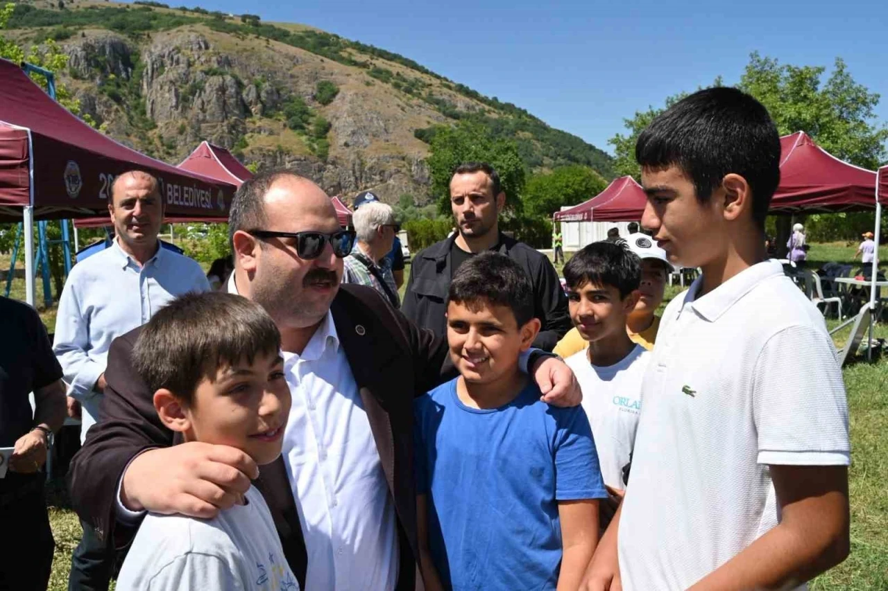 İn&ouml;n&uuml;&rsquo;de başkandan &ccedil;ocuklara tatil &ouml;ncesi dev organizasyon
