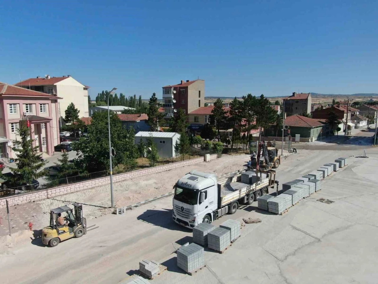 İnönü’de kaldırım çalışması
