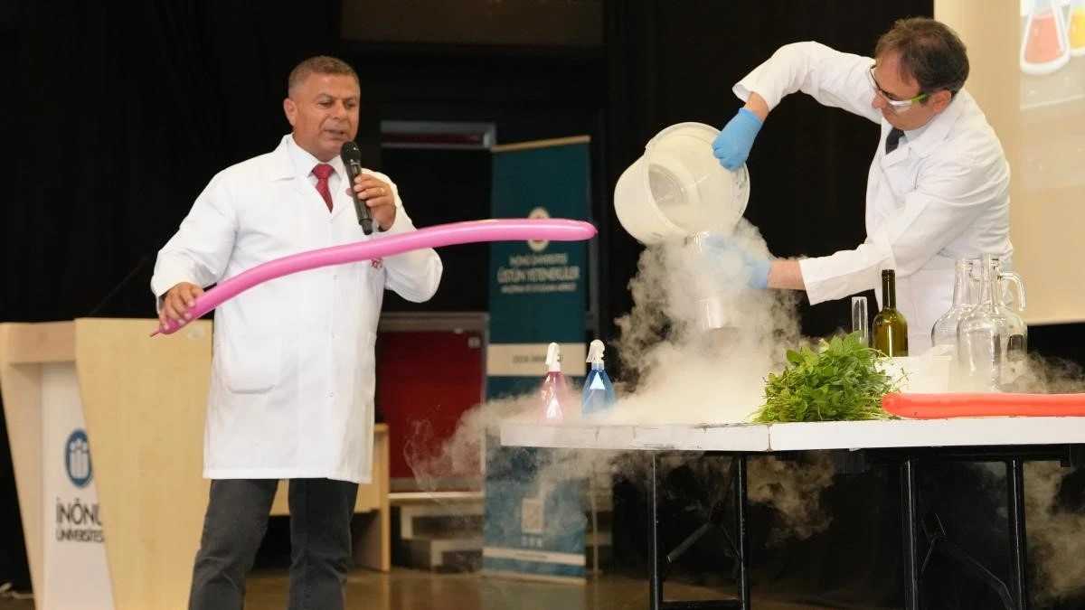 İn&ouml;n&uuml; &Uuml;niversitesi&rsquo;nde bilim yaz kampı başladı
