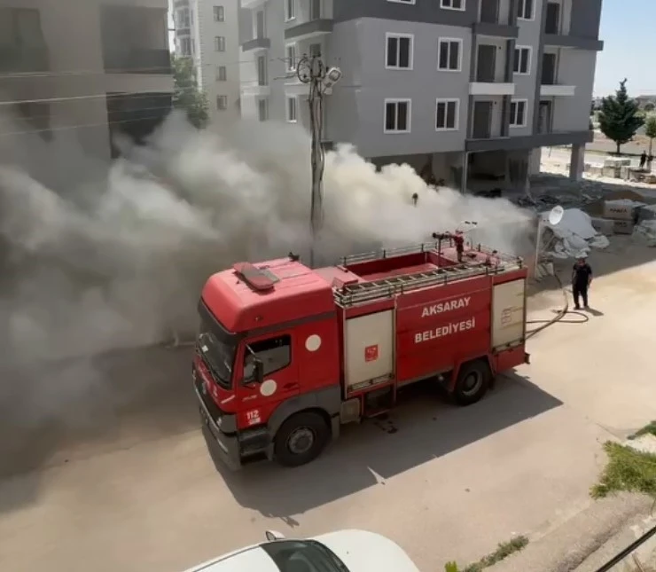 İnşaatın bekçi kulübesi alev alev yandı
