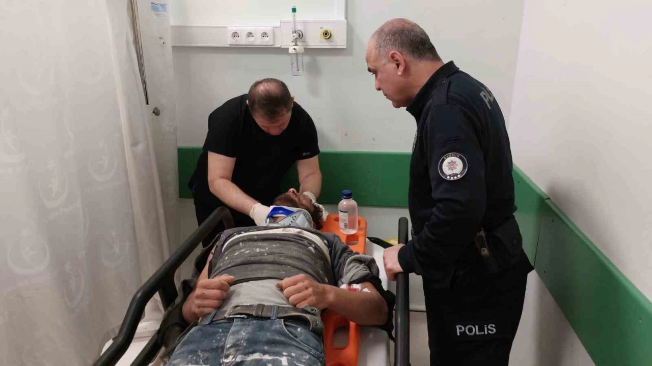İnşaattan düşen işçi ölümden döndü
