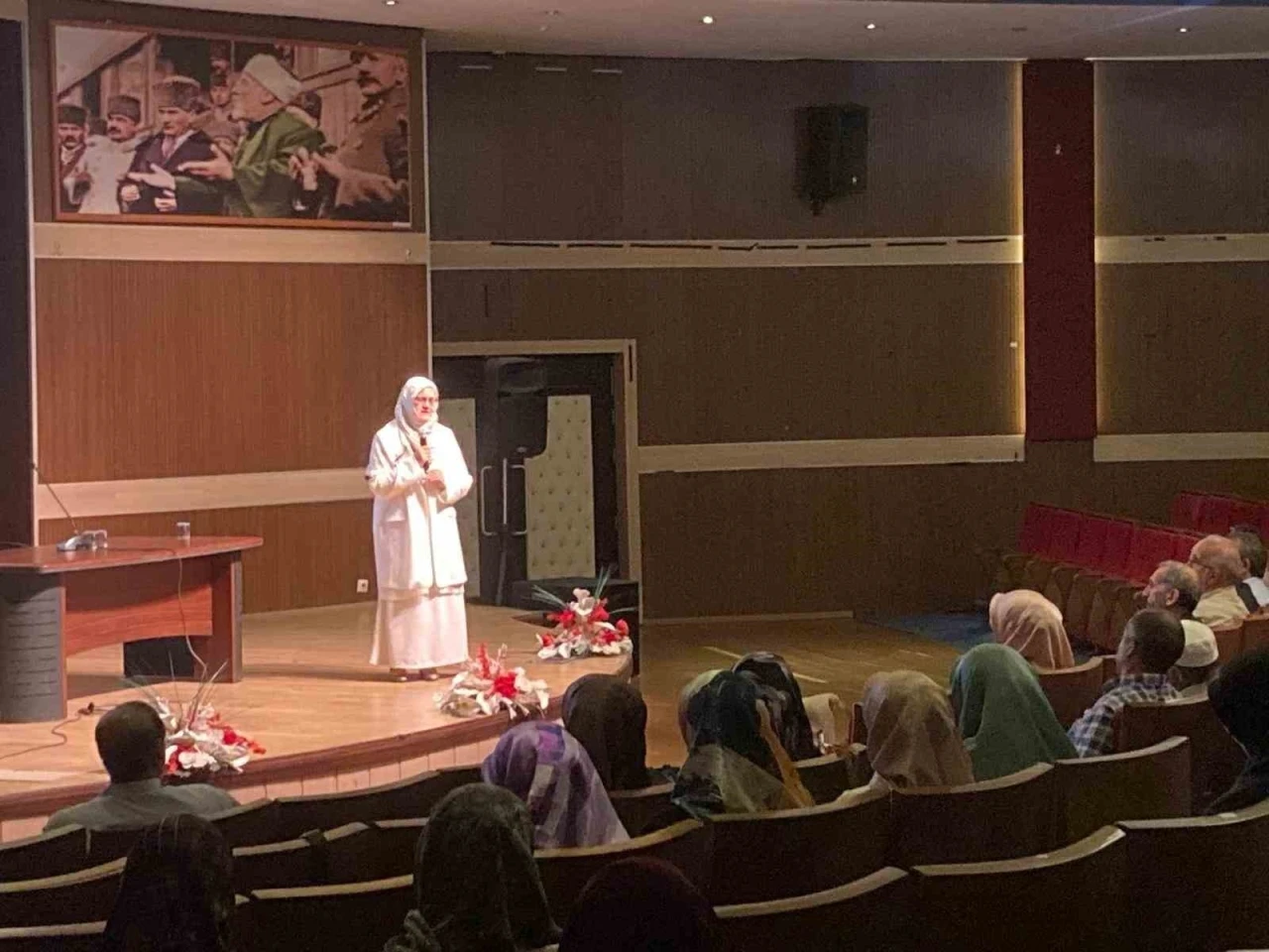 İnsana hizmet noktasında etkin din görevlisi olma vurgusu
