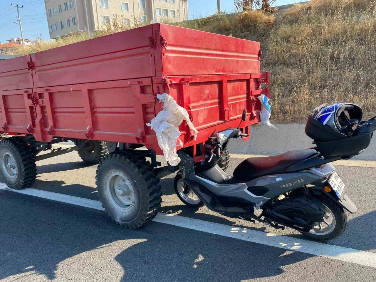 İpsala’da traktör römorkuna çarpan motosikletin sürücüsü yaralandı
