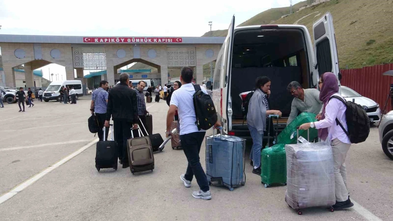 İran-İsrail savaşının 4’üncü gününde Van sınırında dönüş hareketliliği
