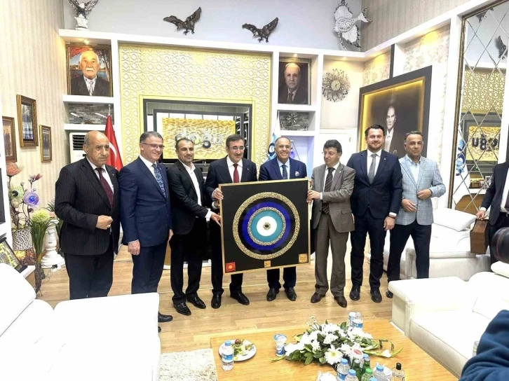 İş adamı Kandaşoğlu&rsquo;ndan Cumhurbaşkanı Yardımcısı Cevdet Yılmaz&rsquo;a teşekk&uuml;r
