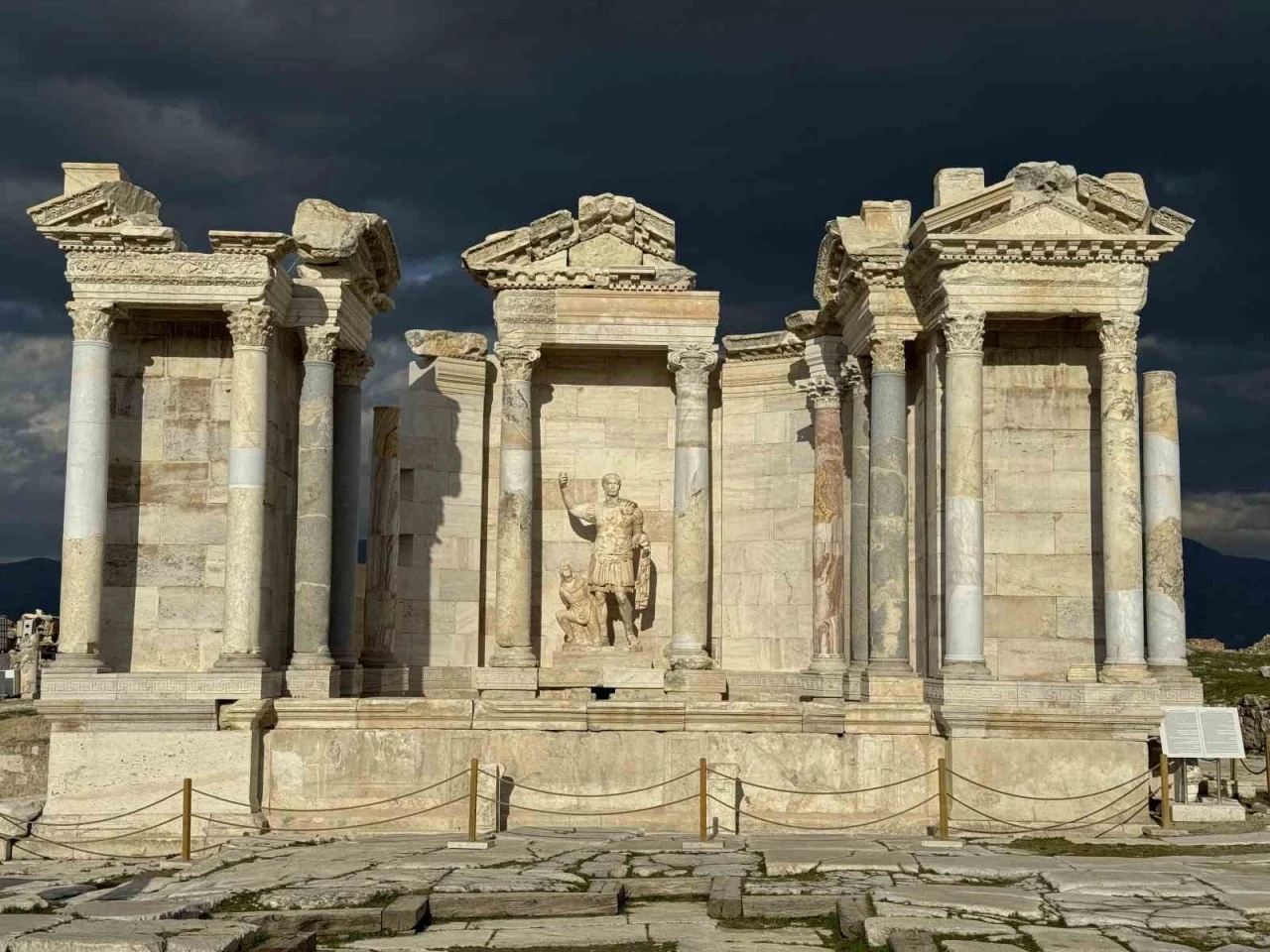 İş Bankası’ndan Laodikeia ve Tripolis antik kenti kazılarına 5 yıllık destek
