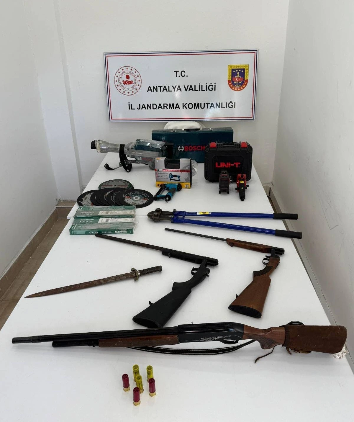 İş yerinden hırsızlık olayının faili y&uuml;z tanıma sistemi ile tespit edildi
