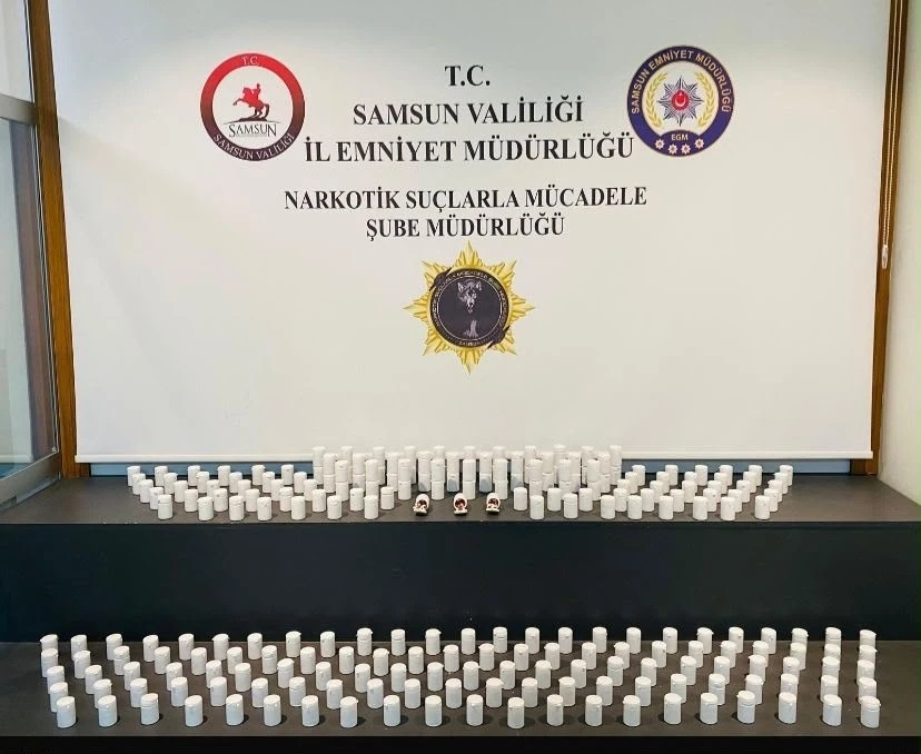 İş yerine narkotik baskını: 11 bin 650 sentetik ecza ele ge&ccedil;irildi
