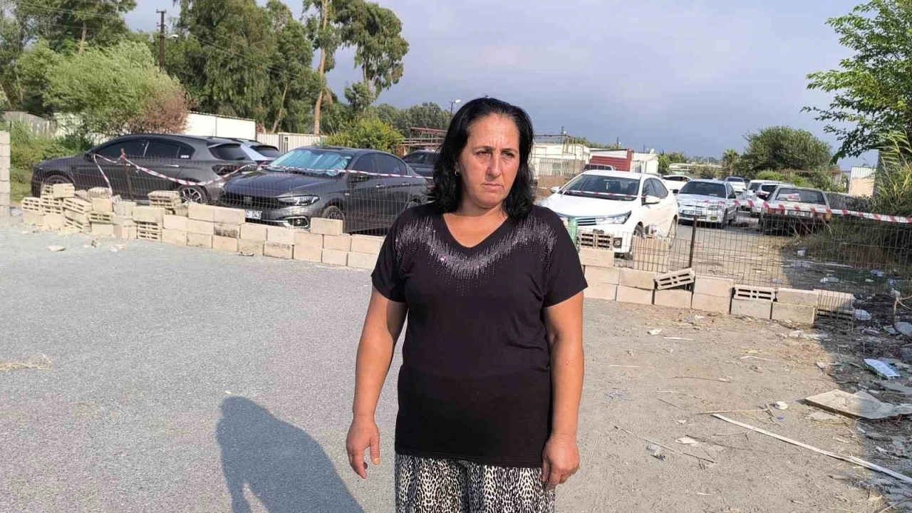 İş yerine ruhsat verilmeyince yolu kapattı: "Burada yol diye bir şey yok, burası bizim arsamızın i&ccedil;inde"
