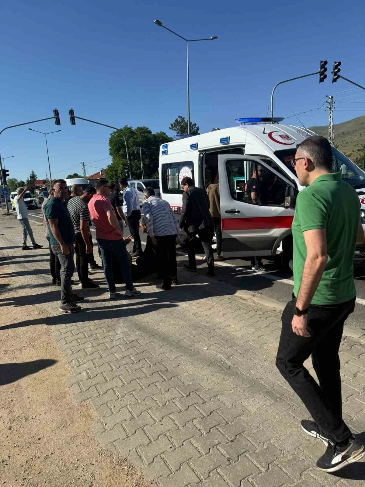 İş&ccedil;i servisleri &ccedil;arpıştı: 20 yaralı

