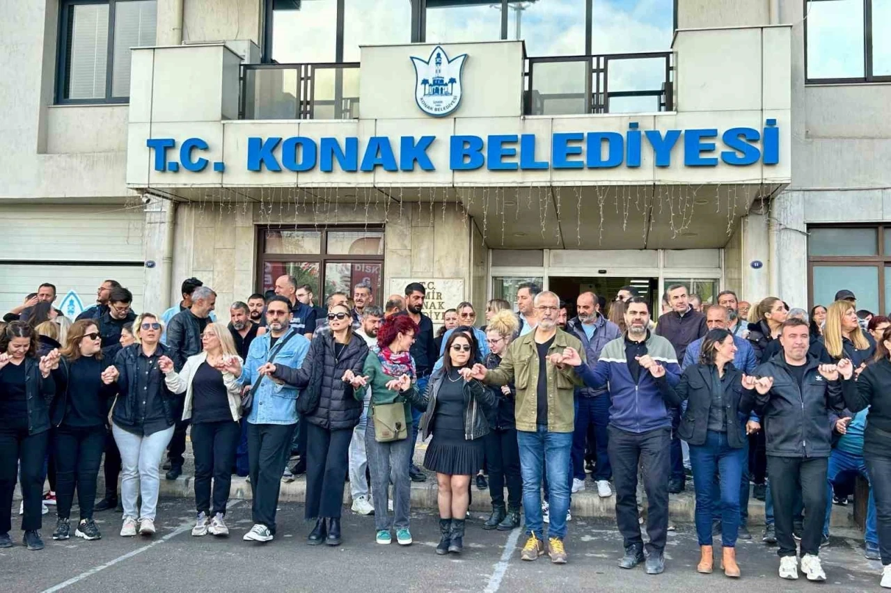 İşçileri greve giden CHP’li Konak Belediyesi: &quot;Hizmet veremeyeceğiz, sokağa çöp bırakmayın&quot;
