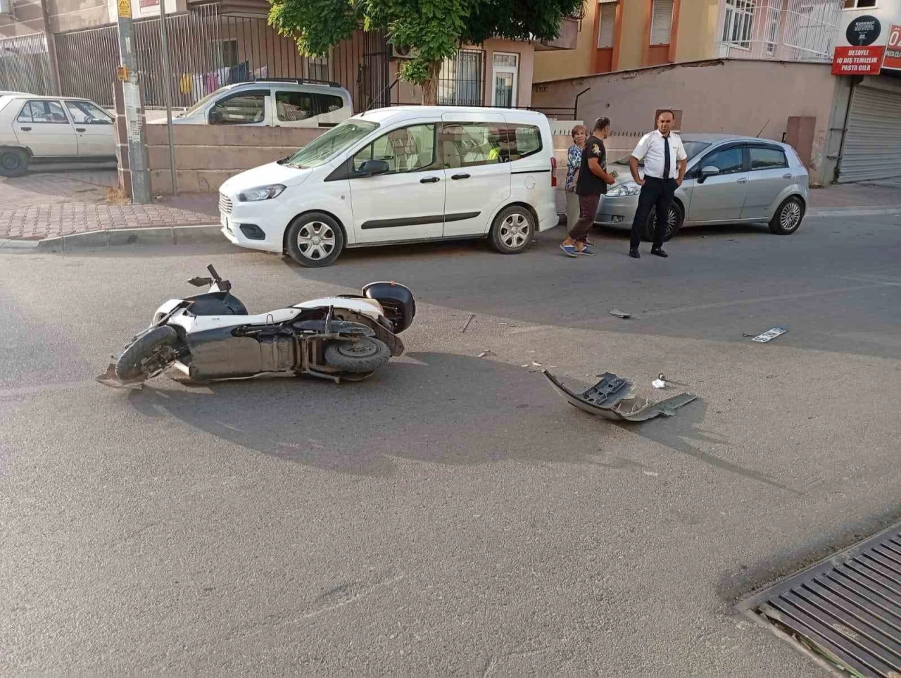 İşe giden kadına çarpıp kaçtı, plakası ve tamponu olay yerinde kaldı
