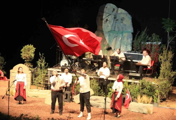 “İşgalden Cumhuriyet’e” oyunu binlerce izleyiciye ulaştı
