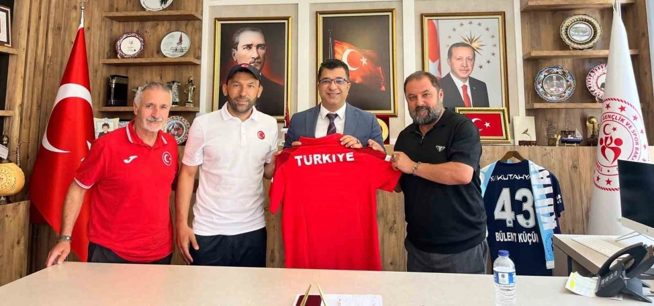 İşitme Engelliler Gen&ccedil; Futsal Milli Takımı Avrupa mesaisi i&ccedil;in K&uuml;tahya&rsquo;da
