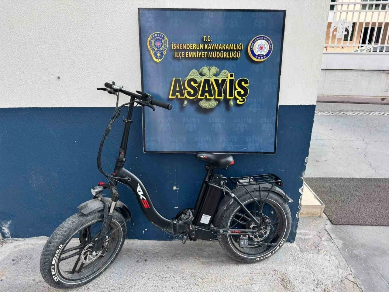 İskenderun&rsquo;da elektrikli bisiklet &ccedil;alan hırsızlar yakalandı
