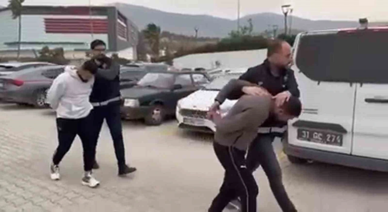 İskenderun&rsquo;da hapis cezası ile aranan 2 kişi tutuklandı
