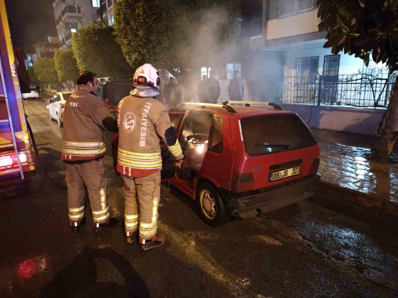 İskenderun&rsquo;da otomobil yangını
