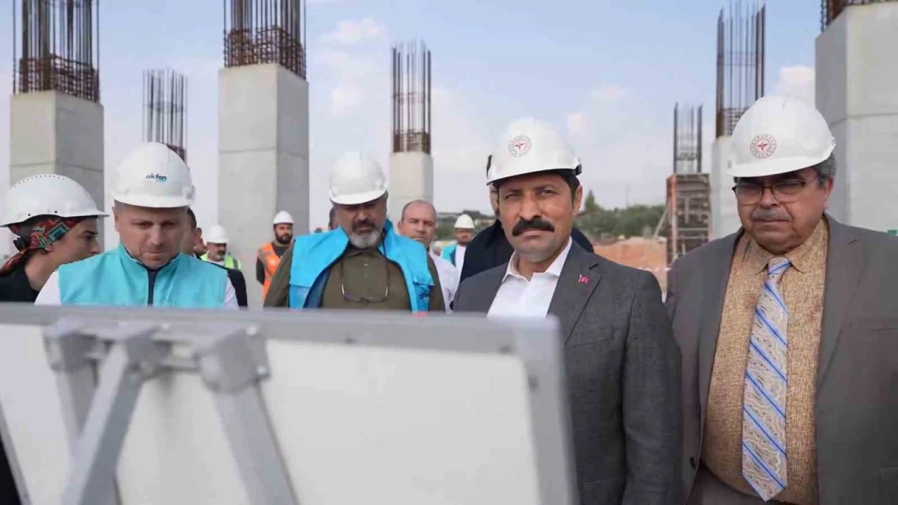 İskenderun devlet hastanesinde inşa çalışmaları sürüyor
