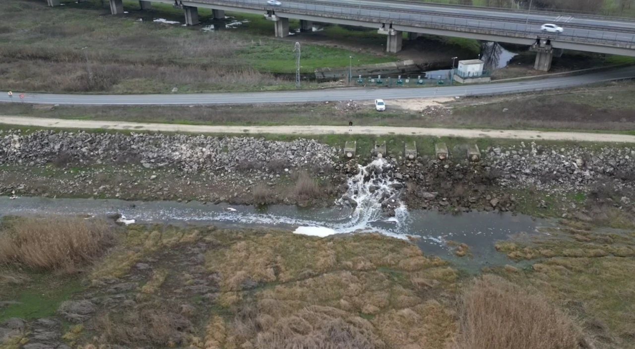 İSKİ, i&ccedil;me suyu kaynağı olan B&uuml;y&uuml;k&ccedil;ekmece Barajı&rsquo;na atık su akıttı
