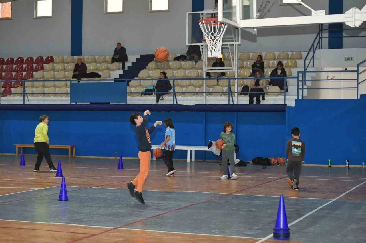 İsmet Selekler Spor Kompleksi&rsquo;nde kurslar başladı
