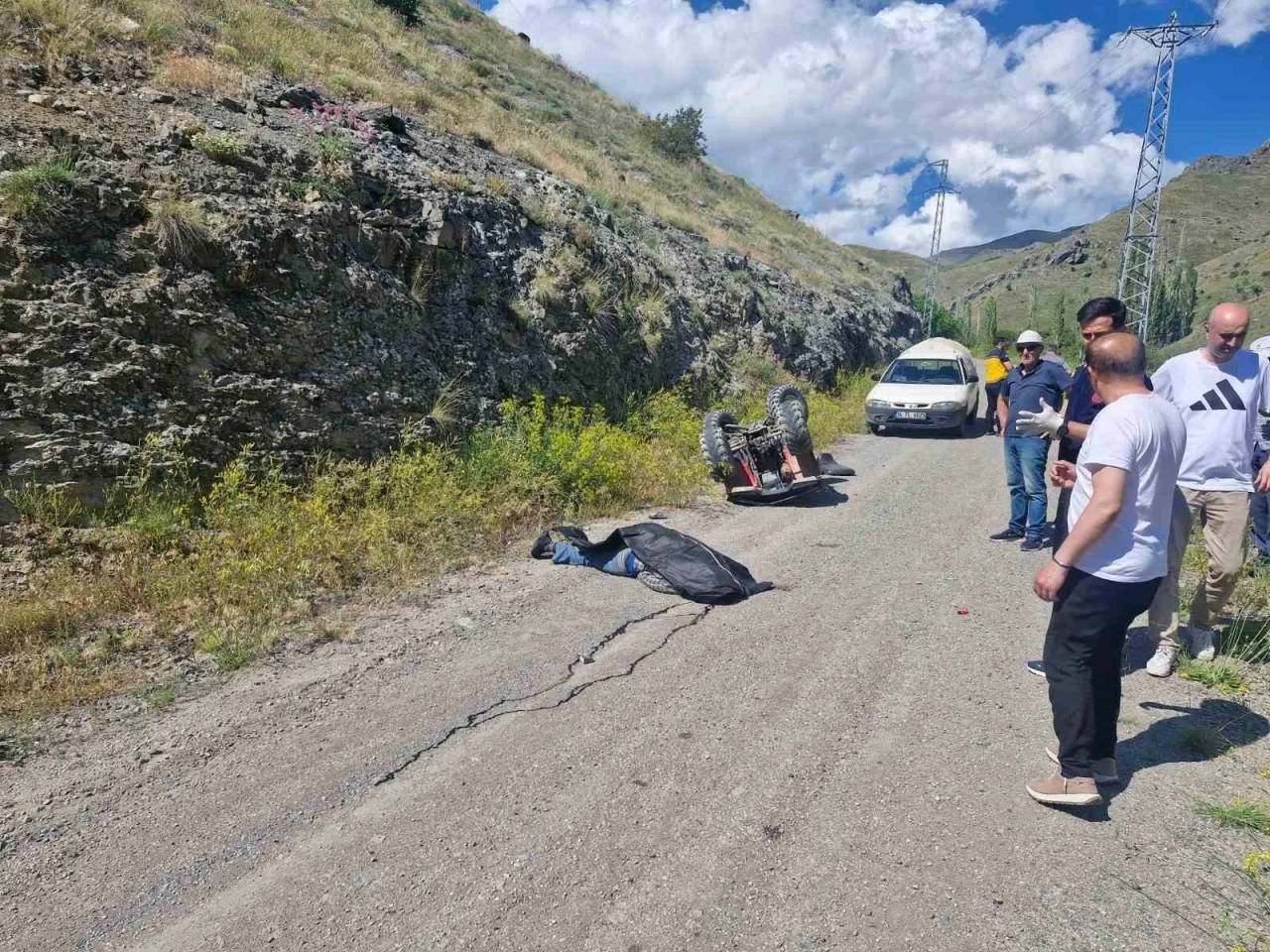 İspir&rsquo;de kahreden kaza: ATV&rsquo;den d&uuml;şen şahıs hayatını kaybetti
