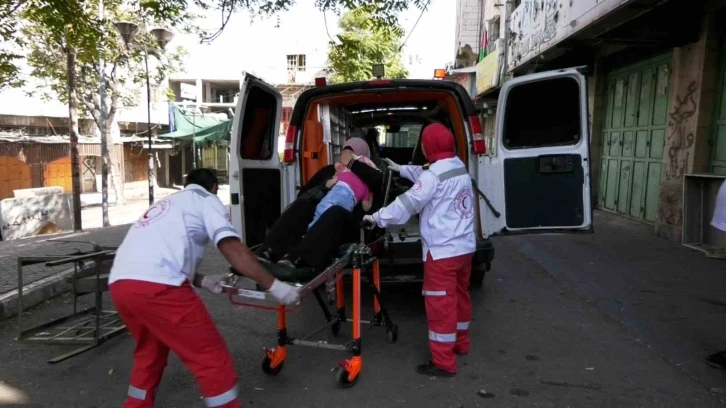 İsrail askeri El Halil&rsquo;de Filistinli sivillerle &ccedil;atışıyor
