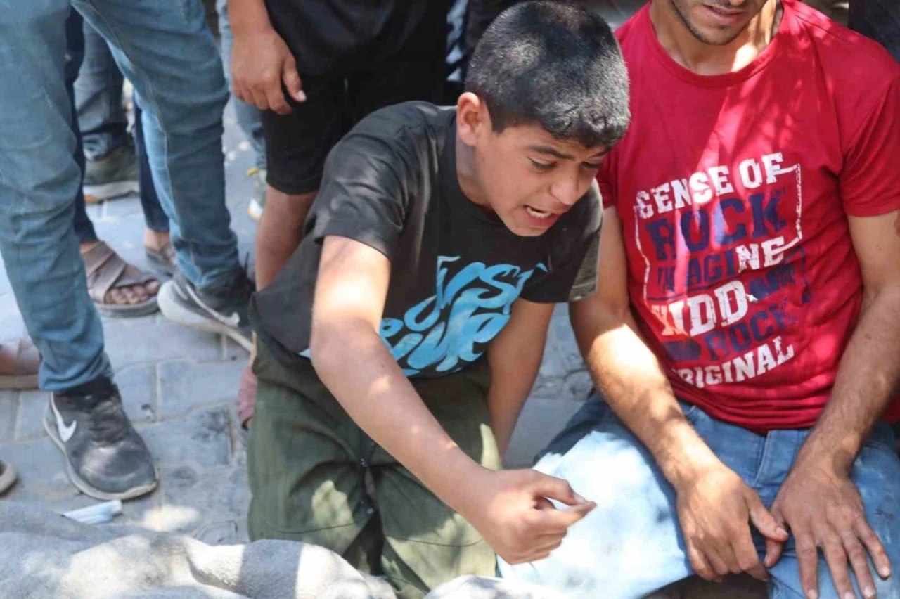 İsrail Gazze&rsquo;de karakola hava saldırısı d&uuml;zenlendi: 1&rsquo;i &ccedil;ocuk 6 kişi hayatını kaybetti
