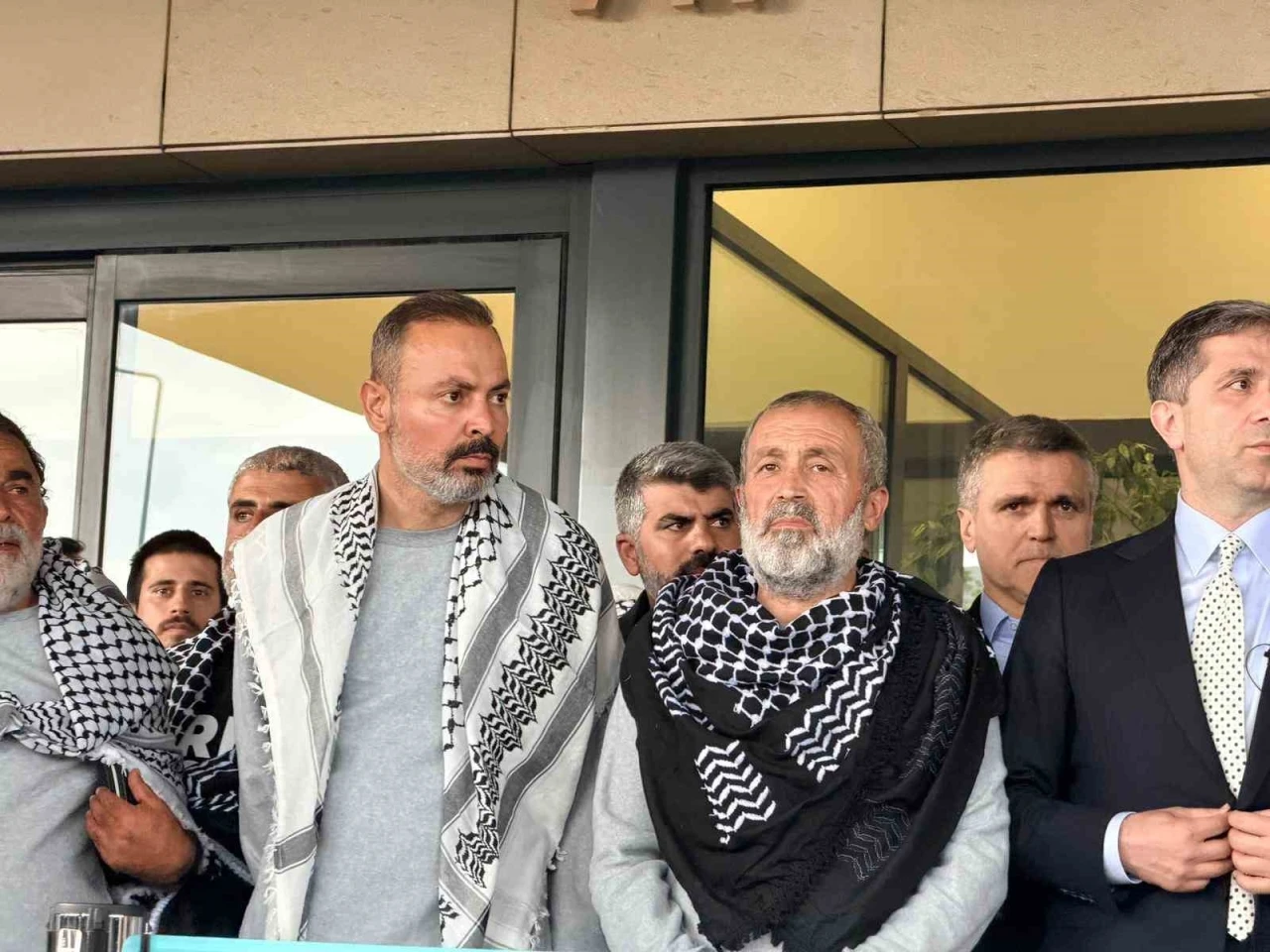 İsrail&rsquo;in alıkoyduğu K&uuml;resel Sumud Filosu&rsquo;ndaki 422 aktivist İstanbul&rsquo;a geldi
