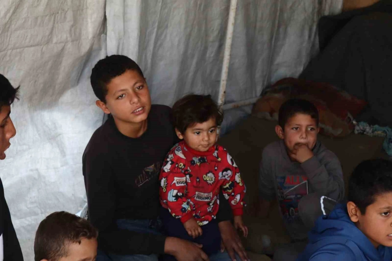 İsrail saldırılarında 5 çocuğunu kaybeden Filistinli kadın, 36 torununa bakıyor
