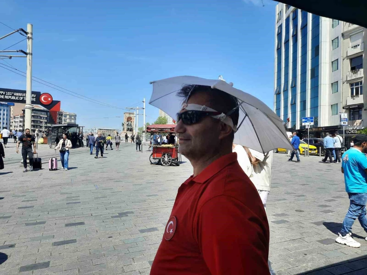 İstanbul’a bahar geldi, sıcak hava bunalttı
