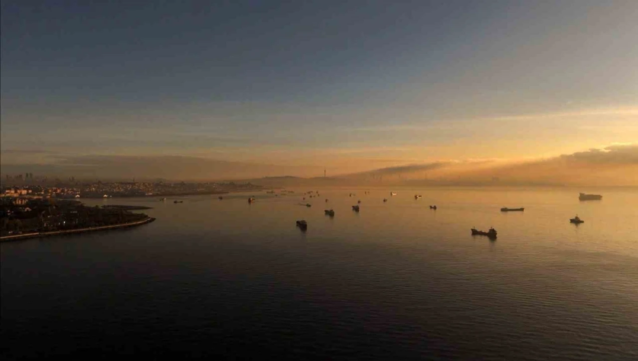 İstanbul&rsquo;a &ccedil;&ouml;ken pus ve hava kirliliği dron ile g&ouml;r&uuml;nt&uuml;lendi
