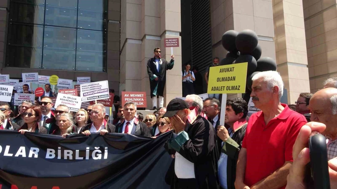 İstanbul Barosu avukatlarının Mehmet Pehlivan’ın tutuklanmasına itirazı sonrası ortalık karıştı
