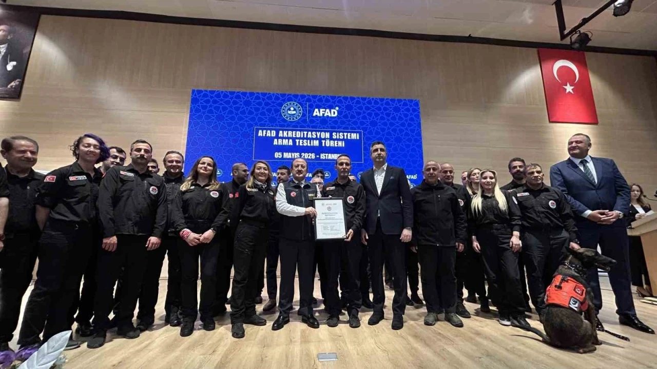 İstanbul&rsquo;da 2 bin 141 arama kurtartma g&ouml;n&uuml;ll&uuml;s&uuml; AFAD pe&ccedil;ini taktı
