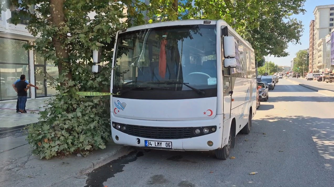 İstanbul&rsquo;da 3 g&uuml;nd&uuml;r aranan adam park halindeki servis aracında &ouml;l&uuml; bulundu
