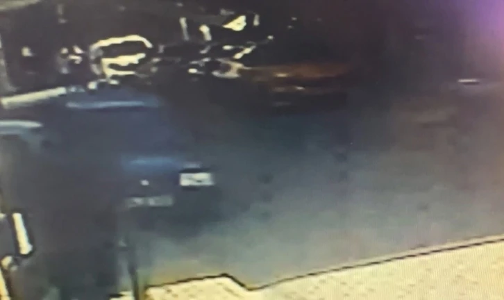 İstanbul&rsquo;da bir garip bı&ccedil;aklı kavga: Birbirlerini bı&ccedil;aklayıp alışverişe gittiler
