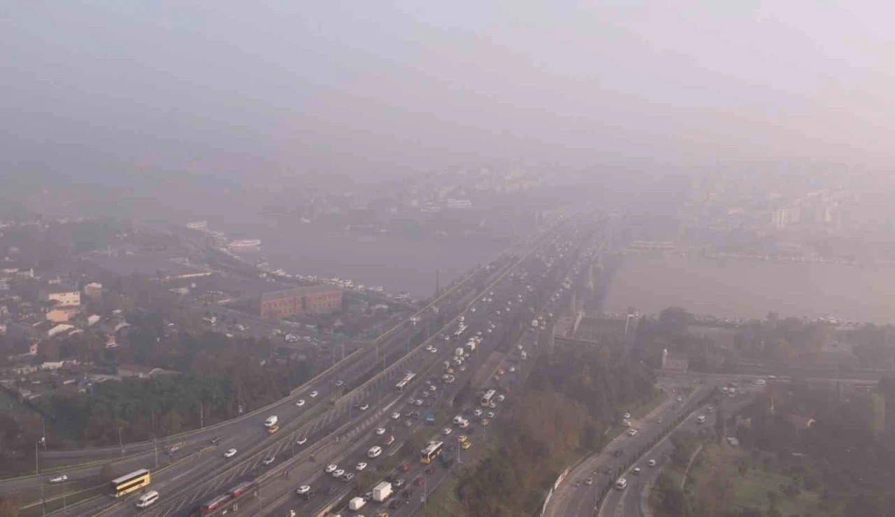 İstanbul’da etkili olan sis havadan görüntülendi
