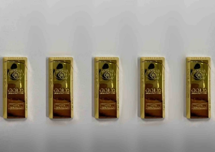 İstanbul&rsquo;da kendine kuyumcu s&uuml;s&uuml; veren bir kişi &ccedil;akmakları k&uuml;l&ccedil;e altın diye sattı
