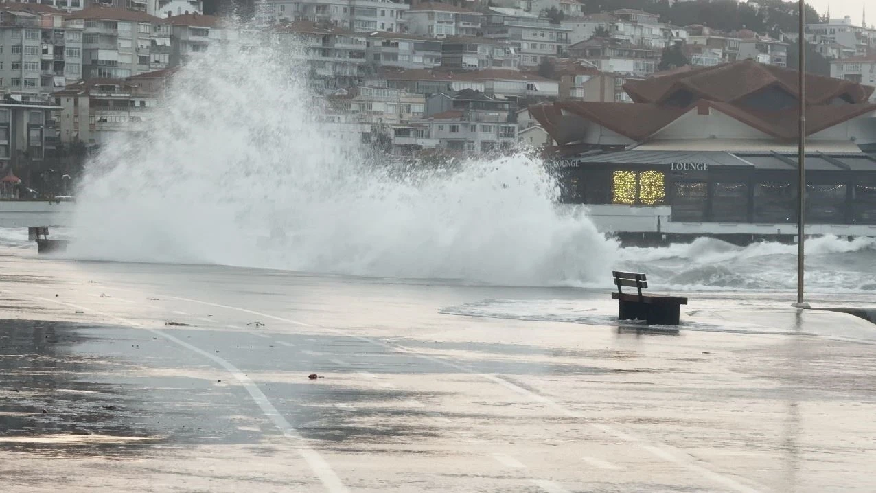 İstanbul&rsquo;da lodos etkili oluyor
