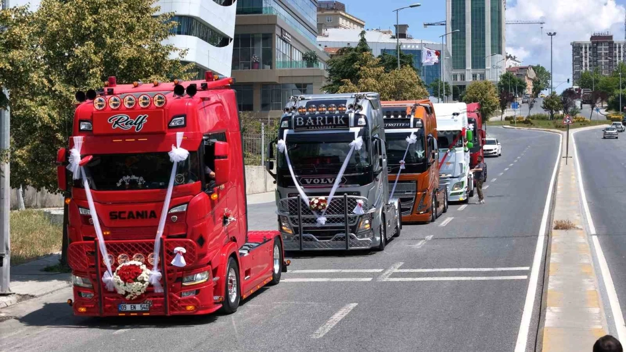 İstanbul’da son model tırlarla düğün konvoyu
