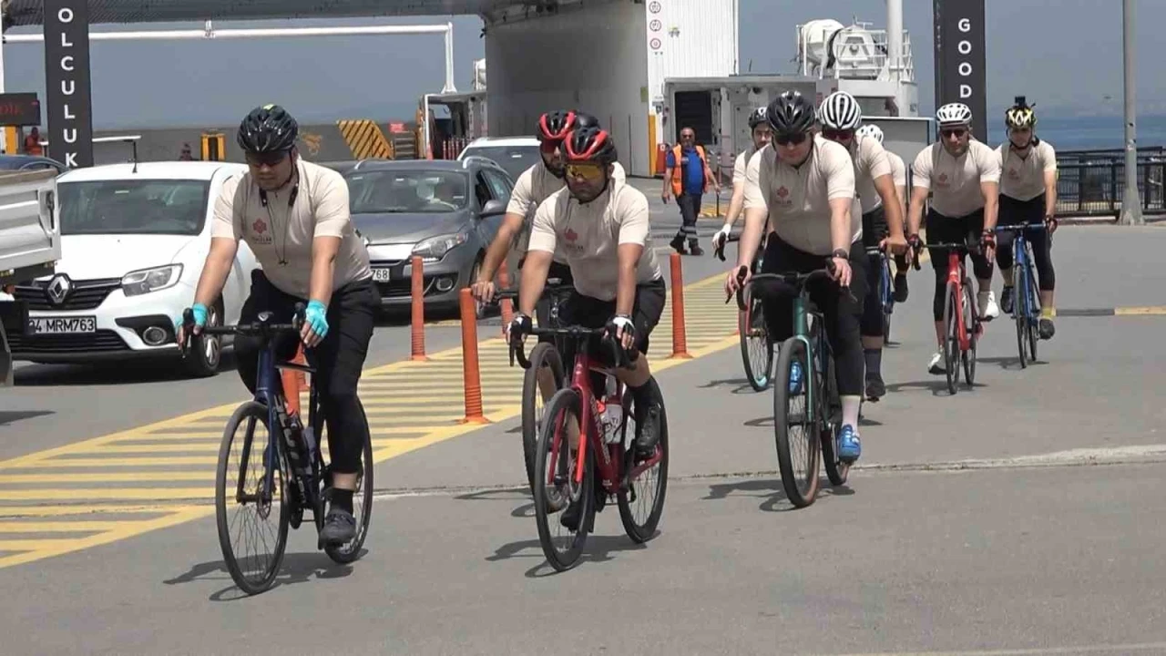 İstanbul’dan Bursa’ya ’çevre’ için pedal çeviren 10 bisikletçi Yalova’ya ulaştı
