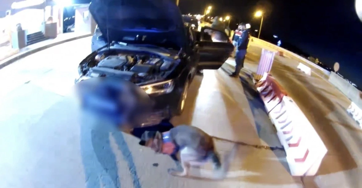 İstanbul&rsquo;dan Gaziantep&rsquo;e uyuşturucu sevkiyatına jandarma darbesi: 3 şahıs tutuklandı
