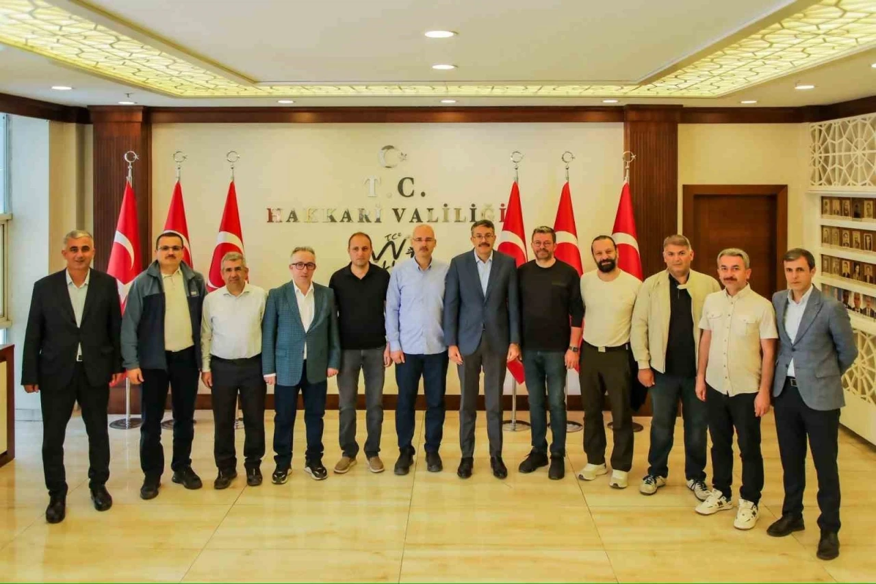 İstanbul’dan gelen hukukçulardan Hakkari’ye ziyaret
