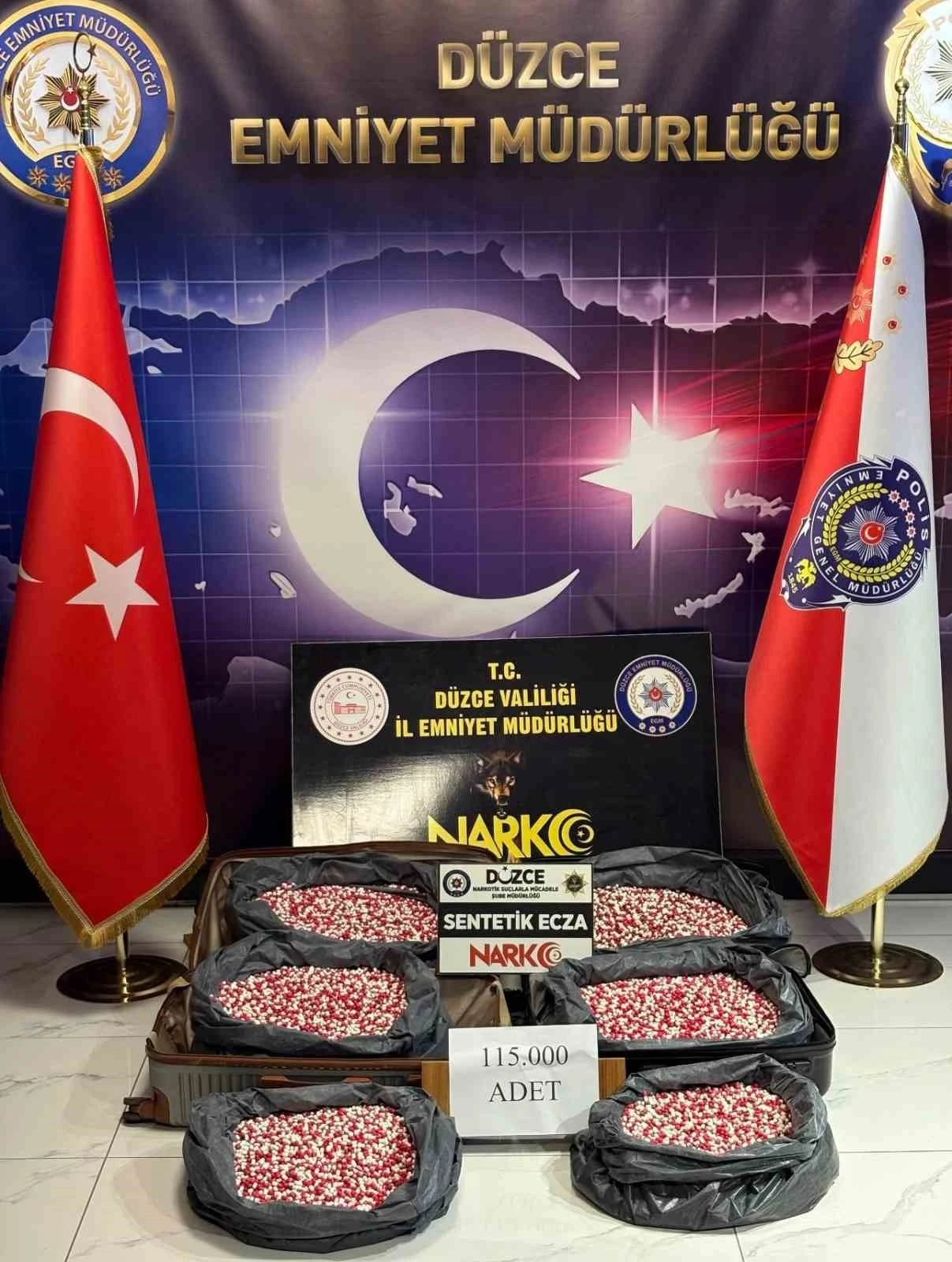 İstanbul&rsquo;dan Samsun&rsquo;a uyuşturucu sevkiyatına D&uuml;zce polisi &rsquo;Dur&rsquo; dedi
