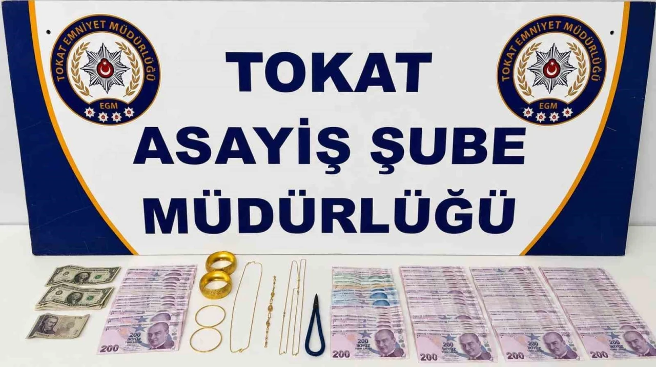 İstanbul&rsquo;dan temin ettikleri sahte altınları Tokat&rsquo;ta bozmak isterken yakalandılar
