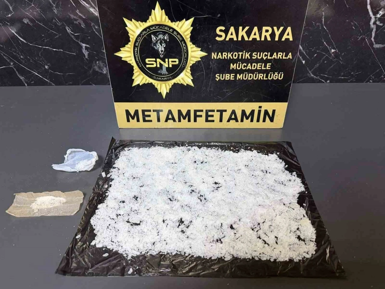 İstanbul&rsquo;dan Zonguldak&rsquo;a uyuşturucu sevk eden şahıslar Sakarya&rsquo;da yakalandı
