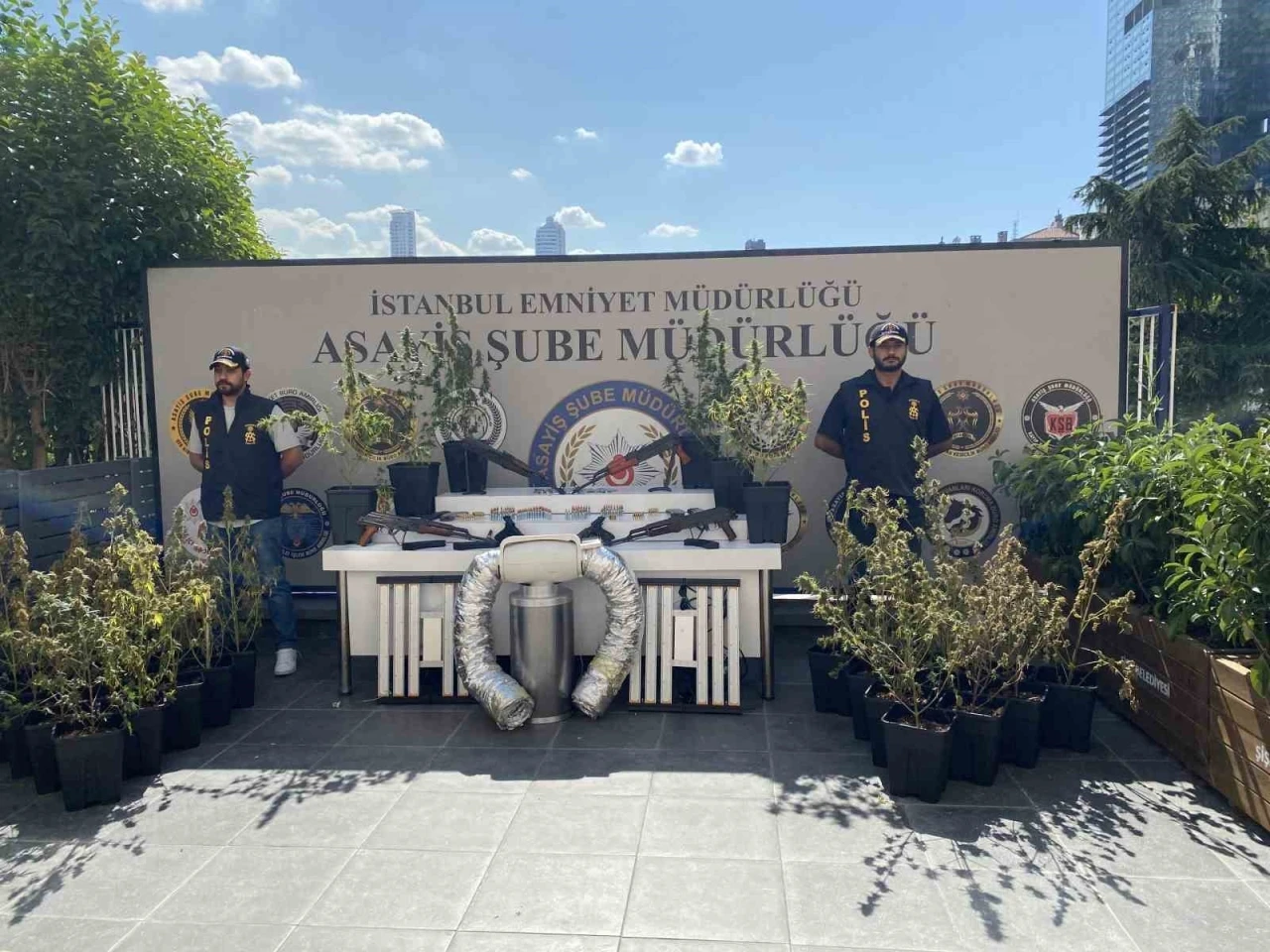 İstanbul merkezli 4 ilde uyuşturucu ve silah operasyonu: 18 gözaltı
