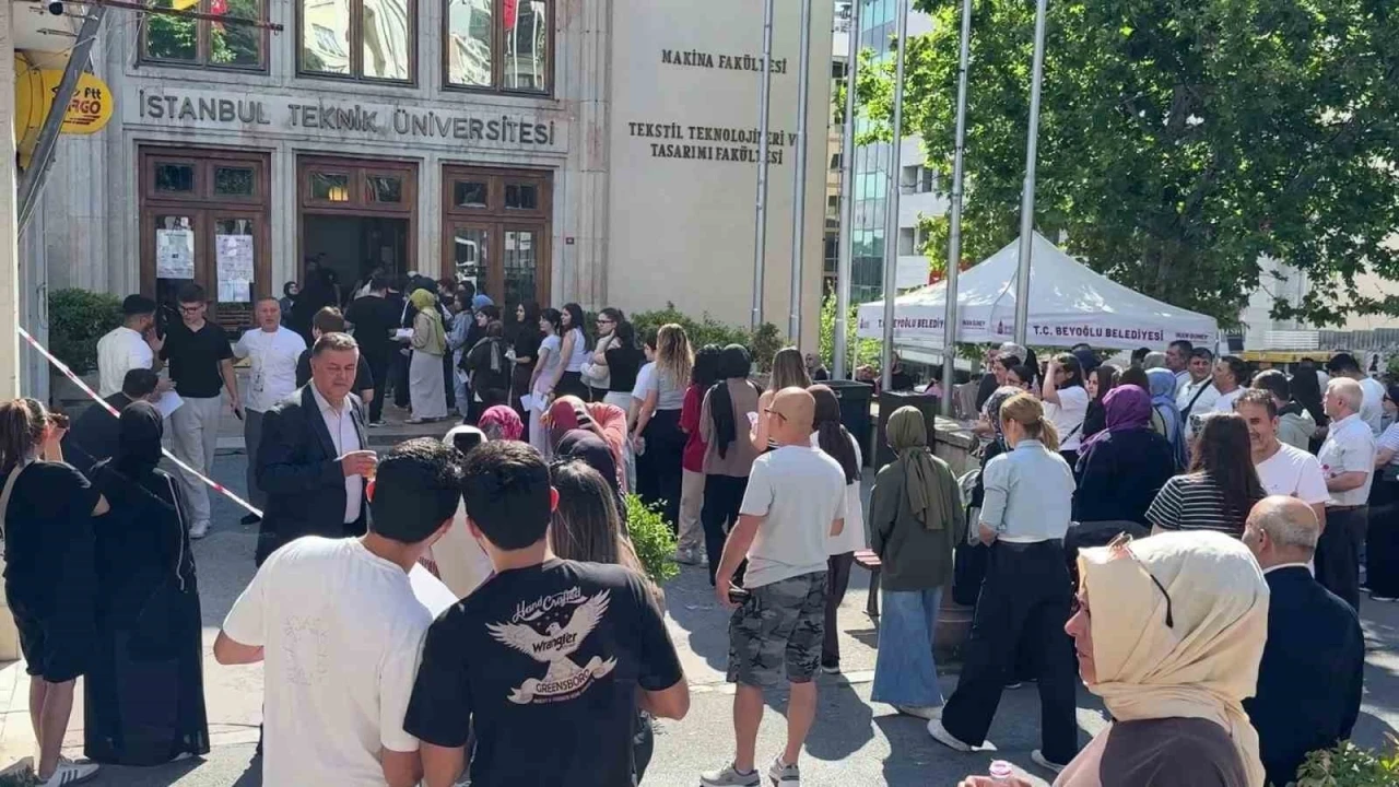 İstanbul &Uuml;niversitesi&rsquo;nde YKS heyecanı
