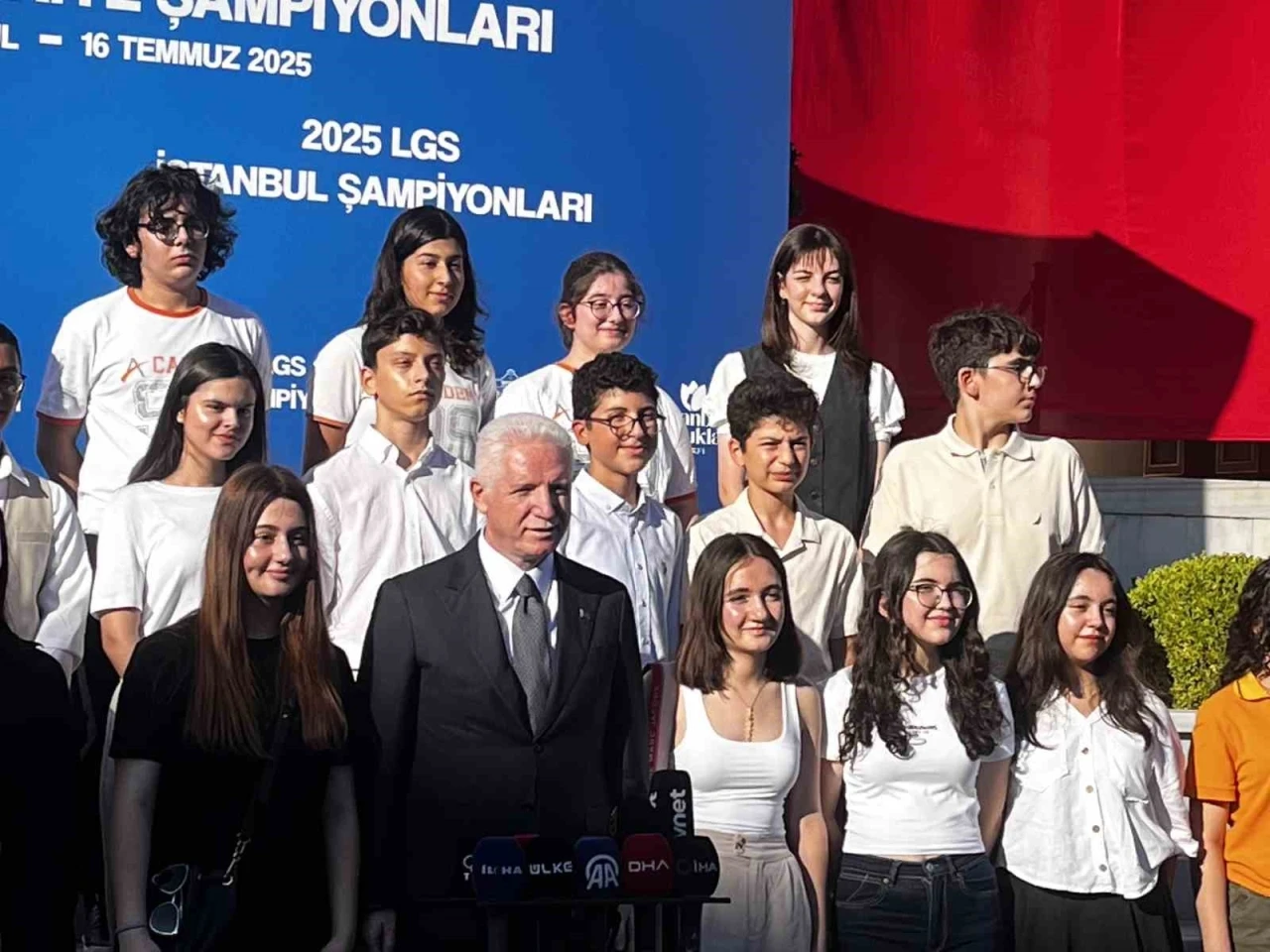 İstanbul Valiliğinden LGS birincilerine ödül
