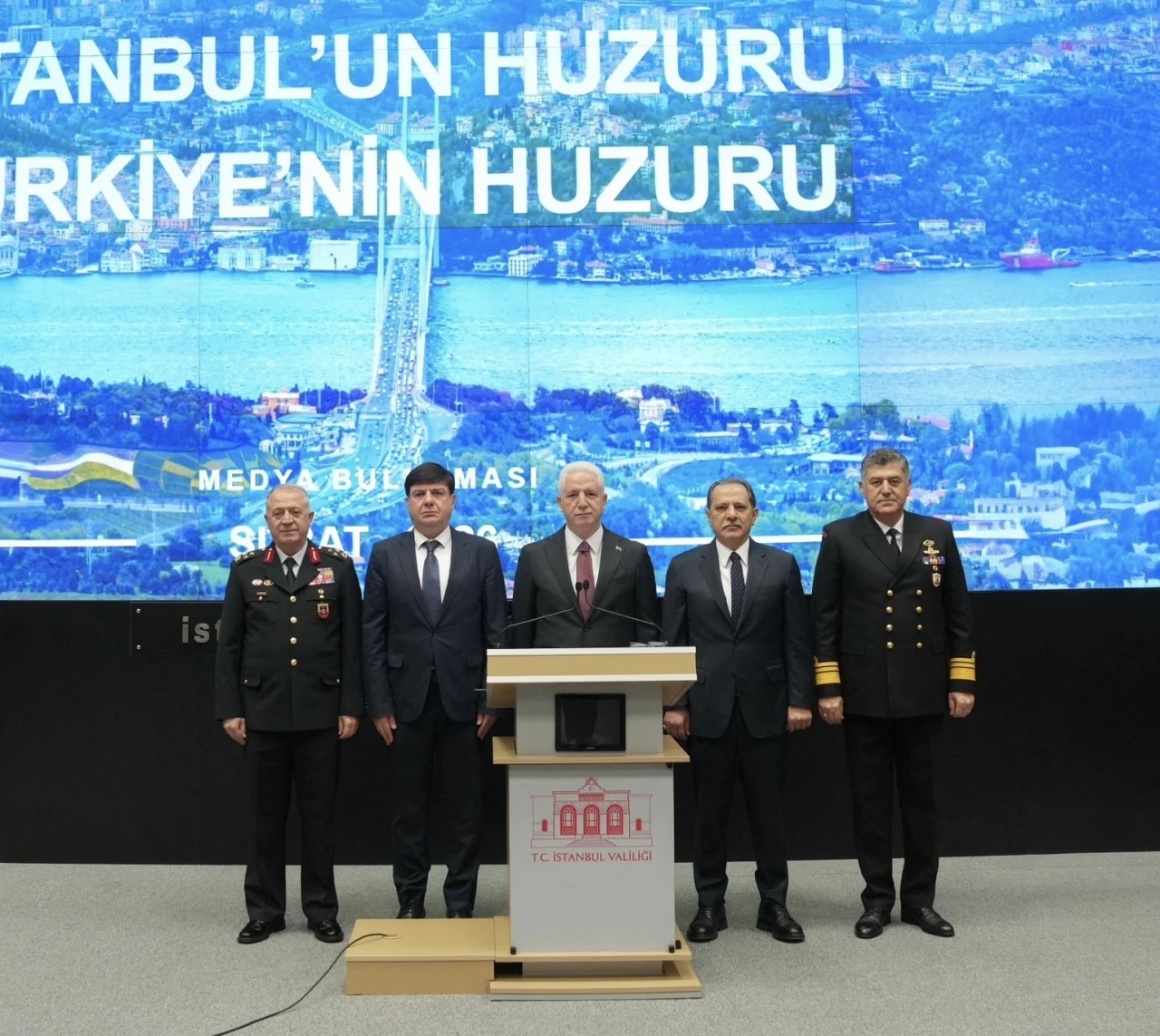 İstanbul Valisi G&uuml;l: "Ter&ouml;r &ouml;rg&uuml;tlerine y&ouml;nelik operasyon sayısı ge&ccedil;en yılın aynı ayına g&ouml;re y&uuml;zde 42 arttı"
