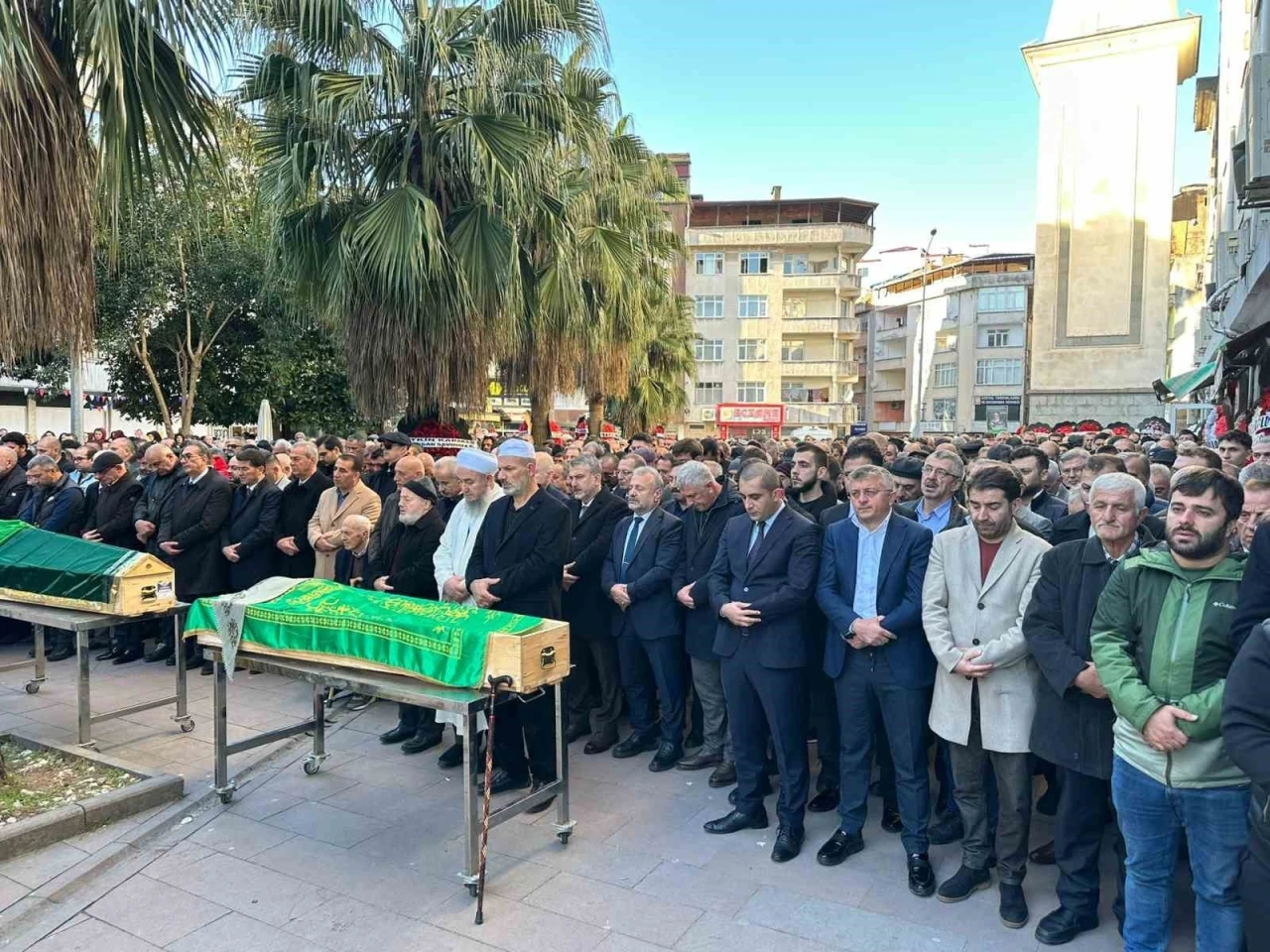 İstanbulspor Başkanı Sarıalioğlu&rsquo;nun annesi Sebahat Sarıalioğlu son yolculuğuna uğurlandı
